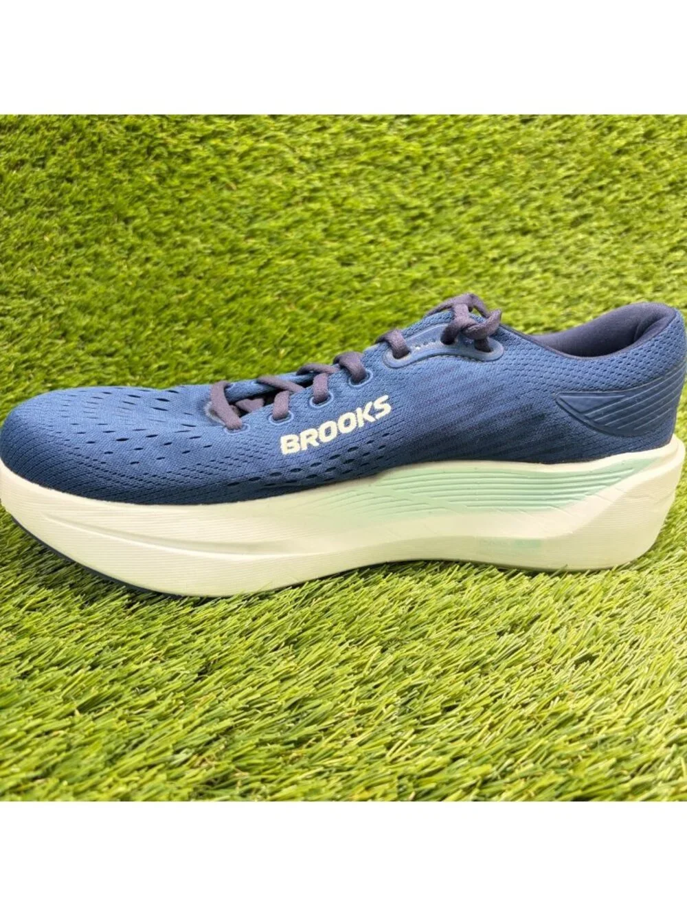 Brooks Ghost Max 3 Womens Size 10.5 Blue White Athletic Running Shoes Sneakers